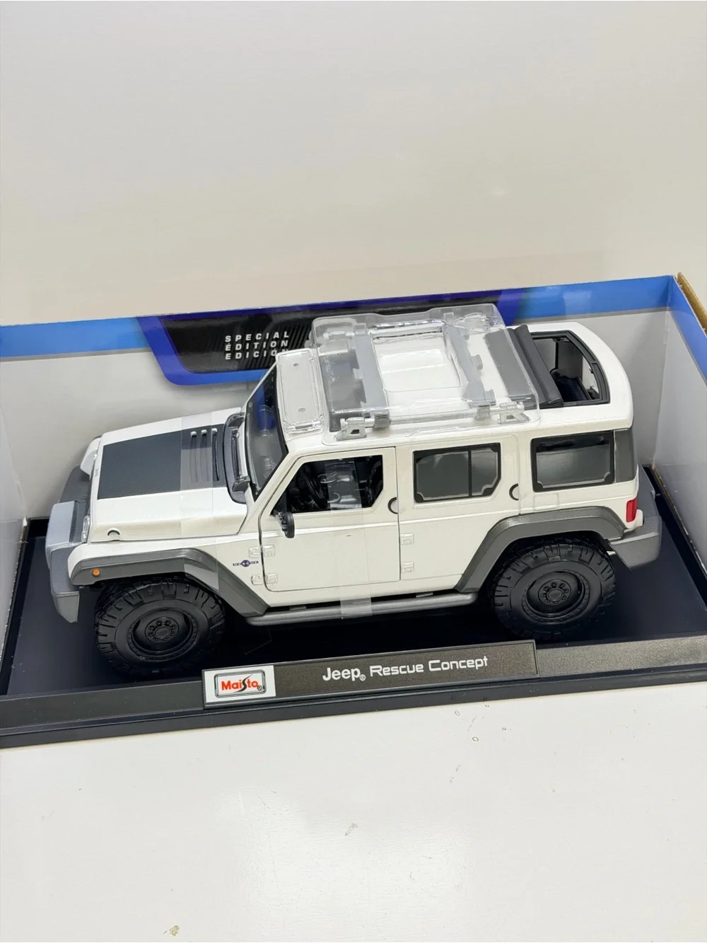 Maisto White Jeep Rescue Concept Die-Cast Toy Vehicle